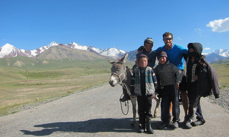 Kyrgyz boys at the border with Tajikistan