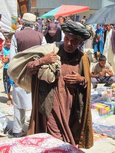 Afghan shopping in Tajikistan
