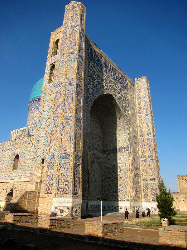 sunny day over Bibi-Khanym Mosque