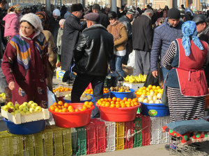 Market outside Bibi-Khanym Mosque