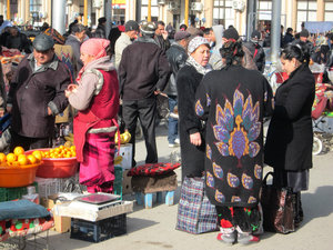 Market outside Bibi-Khanym Mosque