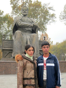 Uzbek kids in front of Timur 
