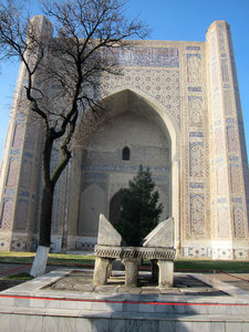 inside Bibi-Khanym Mosque