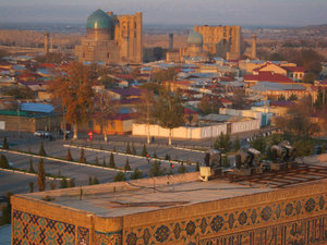 looking over Bibi-Khanym Mosque from the Registan