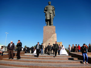 weddings at the Timur's Statue
