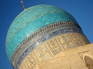 i will never get tired of these turquoise domes in Uzbekistan