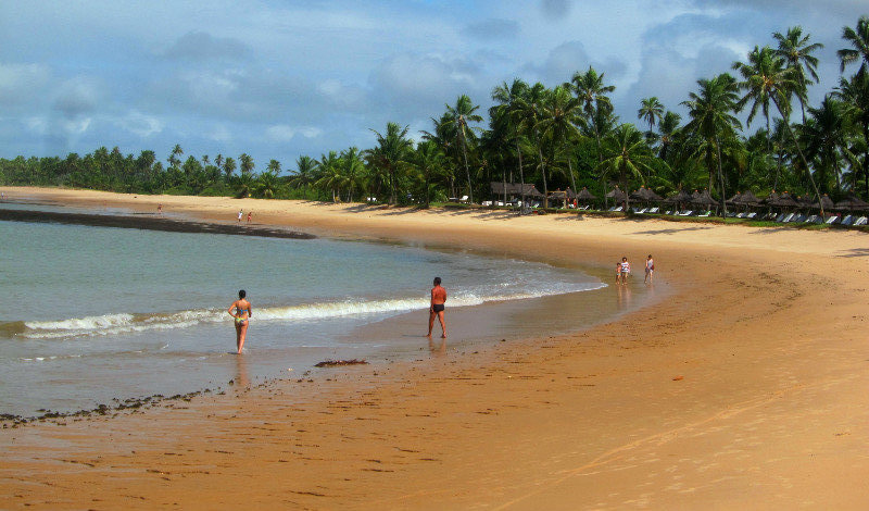 low tide at Praia do Forte