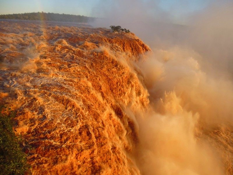 Iguazu Falls flooded. The Devil's Throat! Garganta do Diablo!