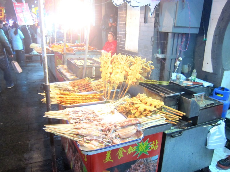 These stalls pretty much all sell the same types of food: barbecued seafood