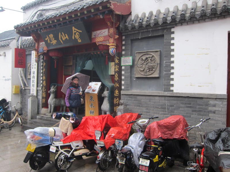 Street scene on Furon Jie.