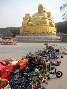 the biggest Buddha at the Thousand Buddha Mountain