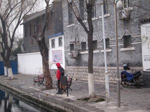 fishing in the city center (5 minutes away from Furong jie)!