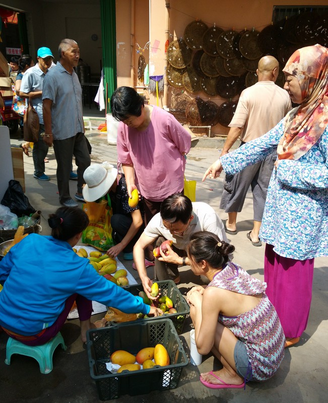 buying mango