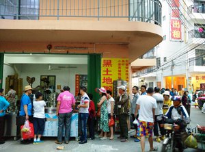 The crazy long line outside the "momo" shop (Chinese white bread) every morning!