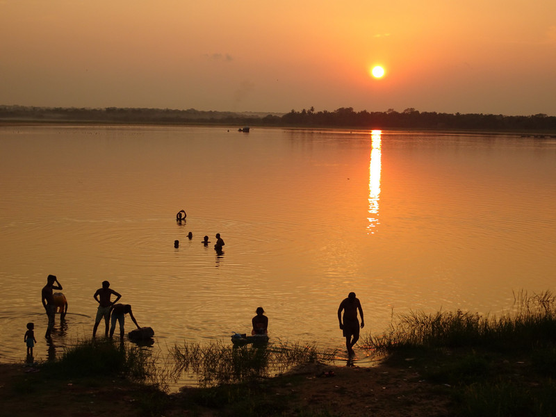 coucher de soleil sur le lac Bassawak Kulama, à Anuradhapura