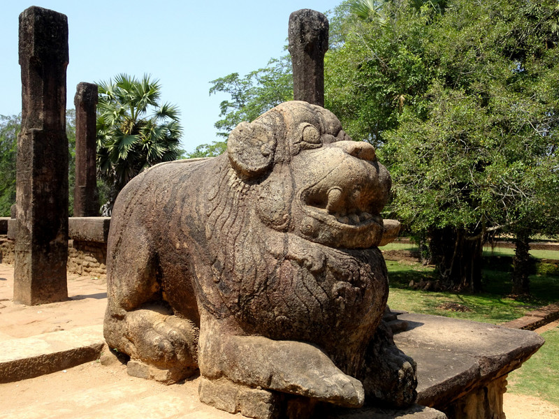 lion sculpté, symbole de la royauté