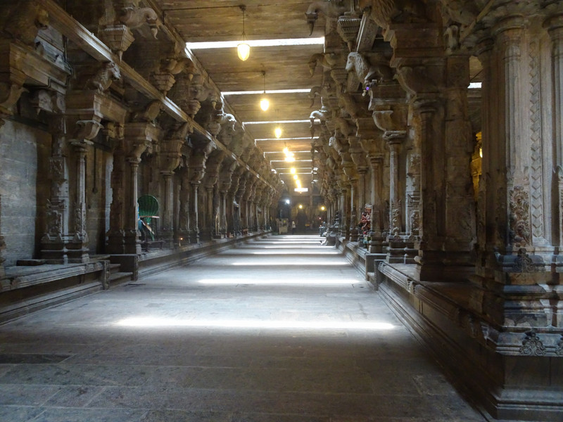 inside Sri Muthumariamman