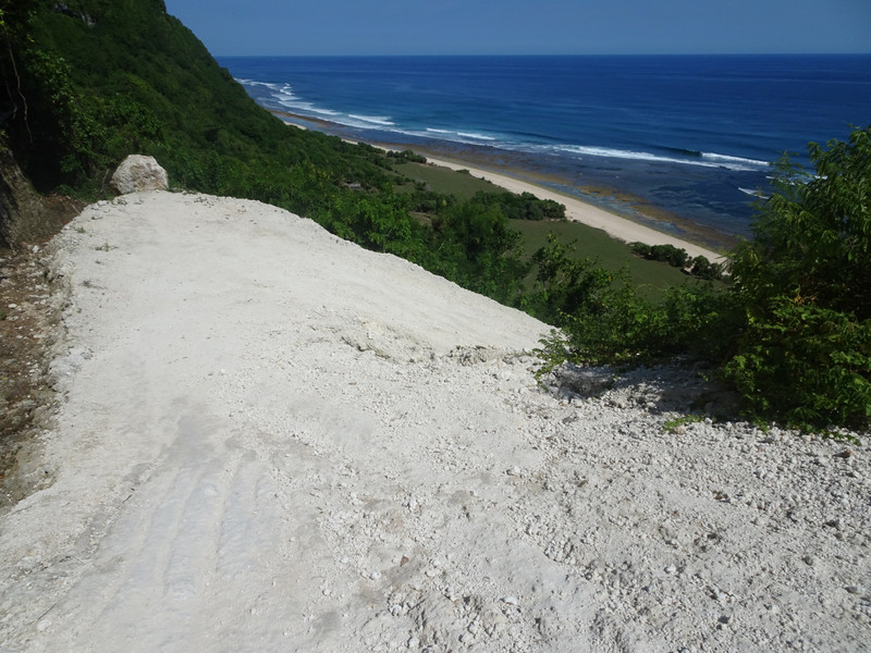 steep climb down to Nyang Nyang beach