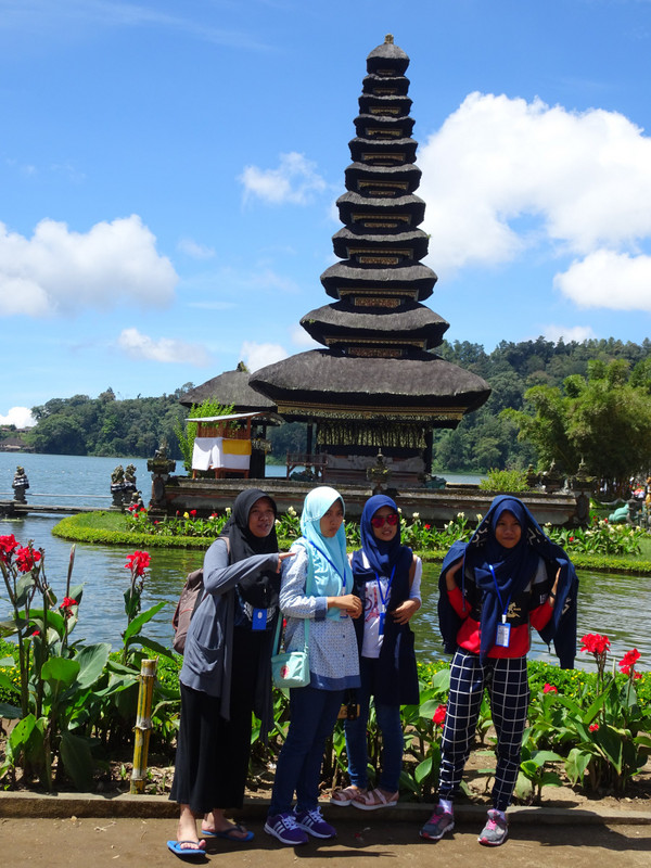 We saw a lot of Indonesian tourists at Danau Beratan