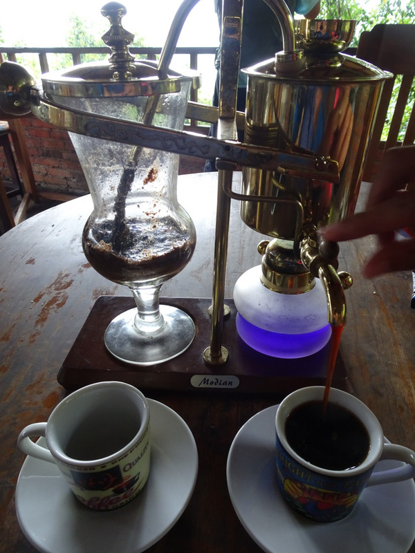 Tasting Kopi Luwak: one of the most expensive coffee in the world.