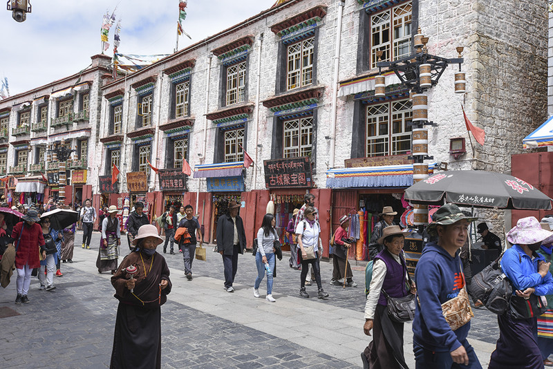 joining the clockwise beat, Jokhang temple