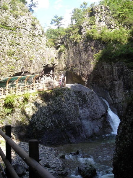platform through gorge 2
