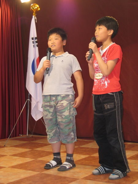 Daeyung and Hukmin singing contest