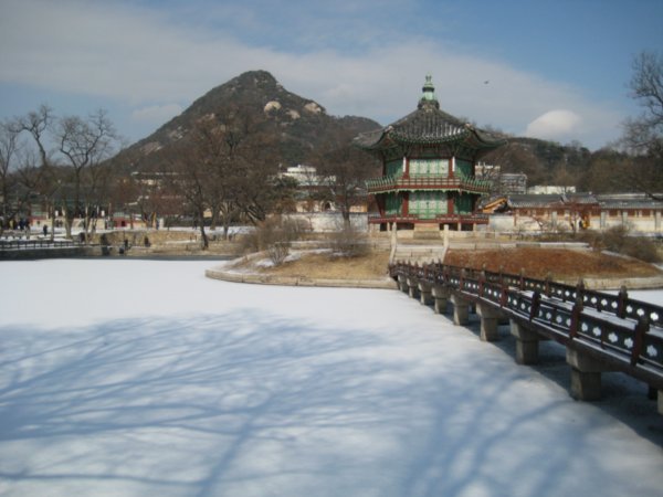 Gyeongbuk palace in the snow!