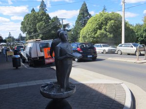 Quirky statues in Delorain