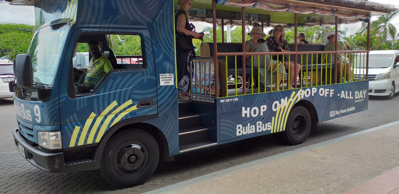 Le mini-bus hop-on hop-off