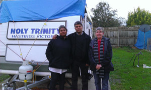 Shyamala, Sunil & Evelyn at the Van