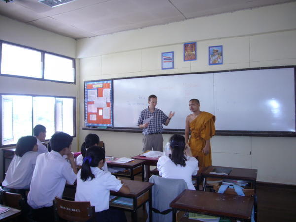 Buddhist studies with Tharabun