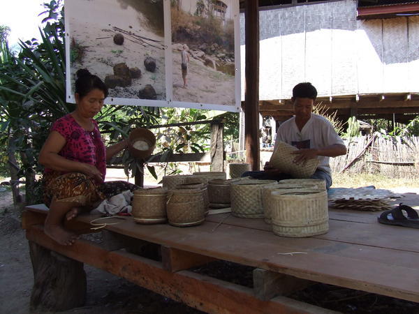 Making sticky rice baskets