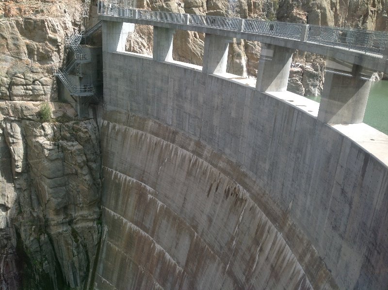 Dam that makes Bill Cody State Park Lake