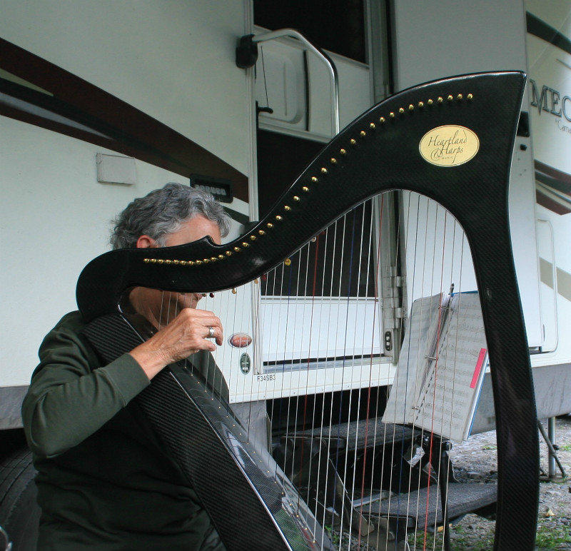 Carolyn & her harp
