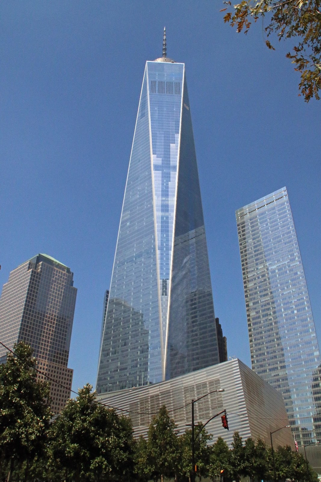 WTC - view of whole building | Photo