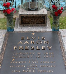 MG 7 - Elvis' grave