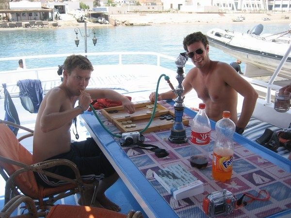 Playing backgammon with Lotan and smoking the nargilla, yep, i am in the Middle East