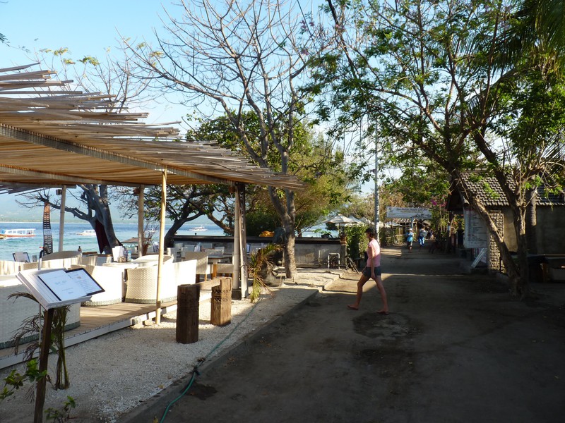 Gili Aer beach side cafes