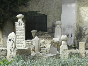 Great Mosque graves