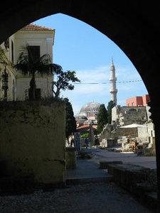 A minaret frrom the mosque through the arch
