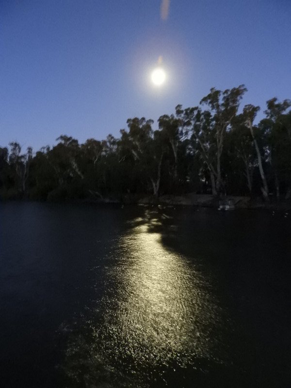 Moon rise on the Murray
