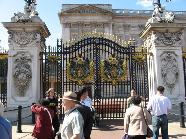 The Gates of buckingham palace