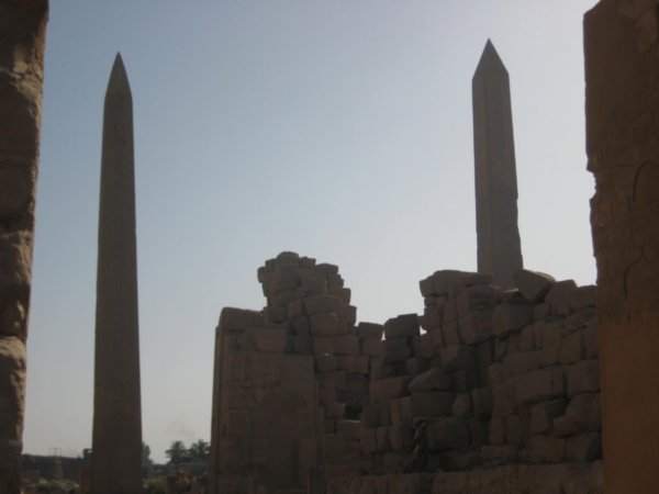 karnak temples obeliks