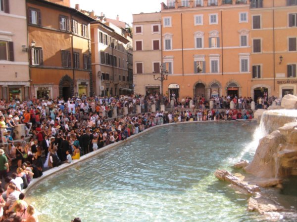 The hordes at the Trevi fountain