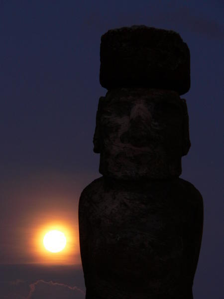 Moon rise over Tongariki