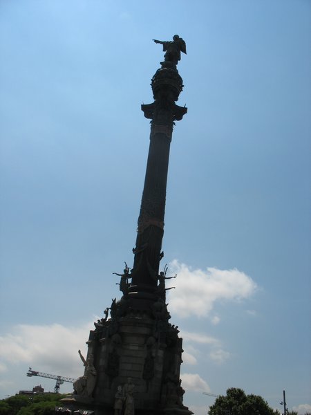 Columbus statute near the marina 