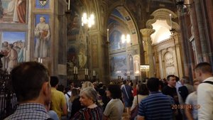 Crowded St Anthonio on a Sunday