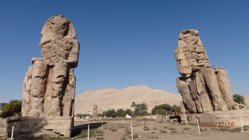 Giant statues at the entrance of Valley of Queen