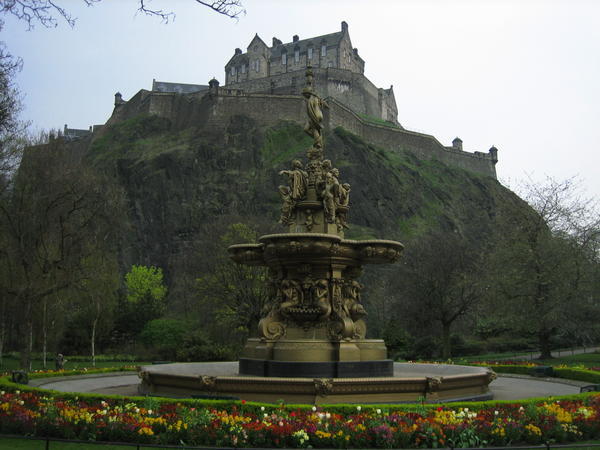 Edinburgh Castle from Princess St gardens